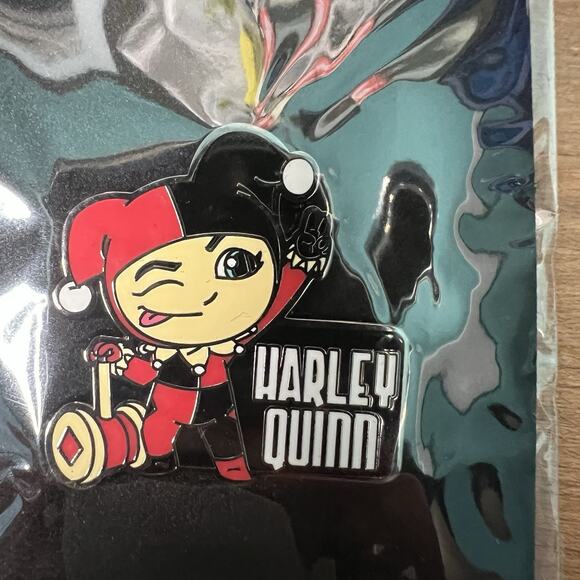 Six Flags Magic Mountain Exclusive Chibi Harley Quinn Enamel Pin DC Comics - Picture 4 of 5